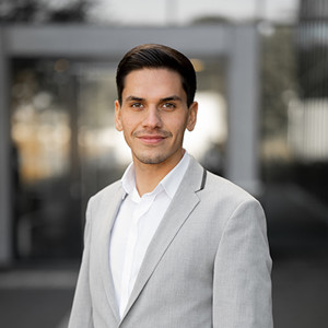 Herr Osman, Sharif